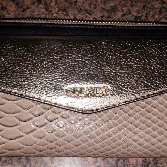 Wallet - Picture 1 of 6